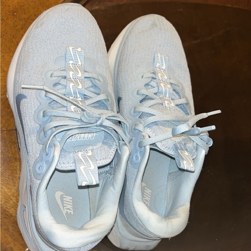 Blue Nike motiva
